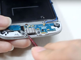 Samsung Galaxy A8 (SM-A530FZKDSEK) Smartphone-ul nu se încărca? Vino să înlocuiești conectorul! foto 1