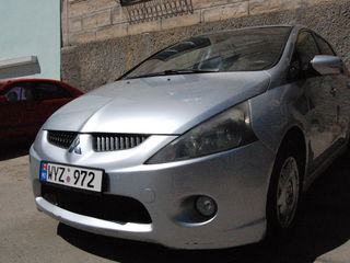 Mitsubishi Grandis foto 1