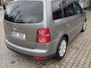 Volkswagen Touran foto 4