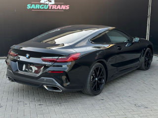 BMW 8 Series foto 4