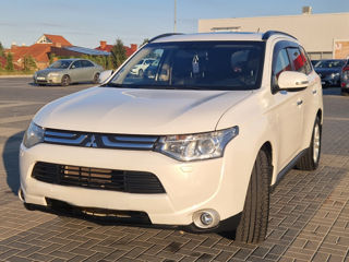 Mitsubishi Outlander foto 2