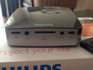 mini LED proiector Philips PicoPix PPX 1430 , 290 gr, lampa 20000 ore, batereia 2ore , usb player foto 2