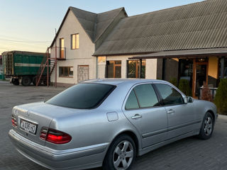 Mercedes E-Class foto 2