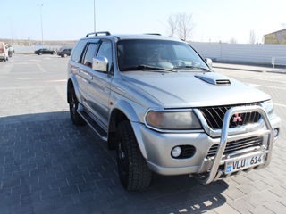 Mitsubishi Pajero Sport foto 2