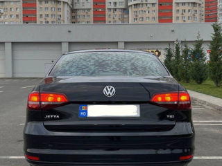 Volkswagen Jetta foto 3