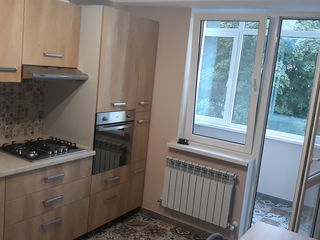 Chirie, apartament cu două odăi în centrul sectorului Rîșcani! foto 2