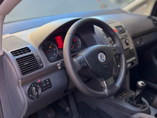 Volkswagen Touran foto 5