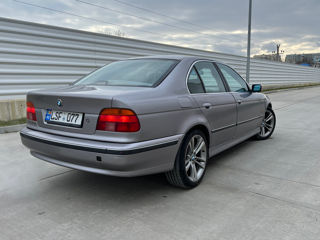 BMW 5 Series foto 2