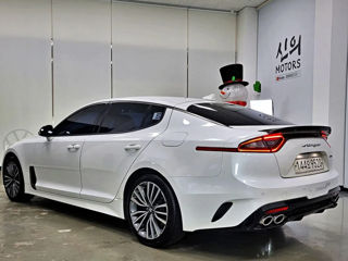 KIA Stinger foto 2