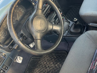 Mazda 323 фото 4