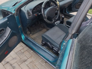 Mazda 323 foto 8