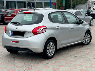 Peugeot 208 foto 4