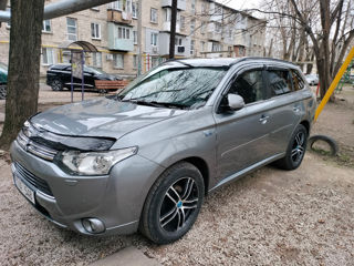 Mitsubishi Outlander foto 2