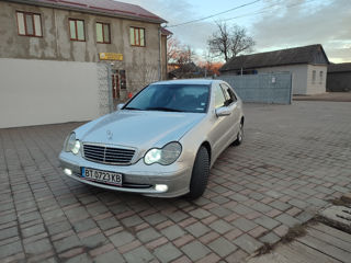 Mercedes C-Class foto 4