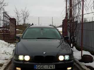 BMW 5 Series foto 2