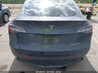 Tesla Model Y foto 6