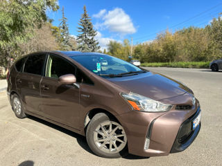 Toyota Prius v