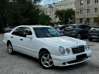 Mercedes E-Class foto 1