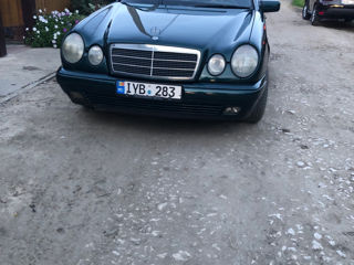 Mercedes E-Class foto 2