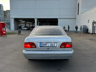 Mercedes E-Class foto 6