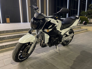 Suzuki GSR 600 foto 2