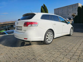 Toyota Avensis foto 4