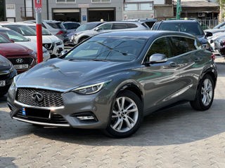 Infiniti Q30 foto 1