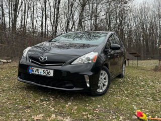 Toyota Prius v foto 6