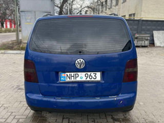 Volkswagen Touran foto 2