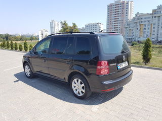 Volkswagen Touran foto 9