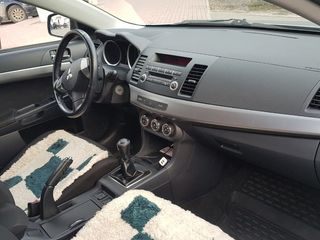 Mitsubishi Lancer foto 5