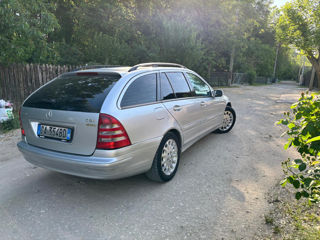 Mercedes C-Class foto 4