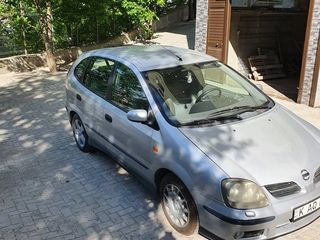 Nissan Almera Tino foto 2