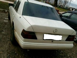 Mercedes Series (W124) foto 1