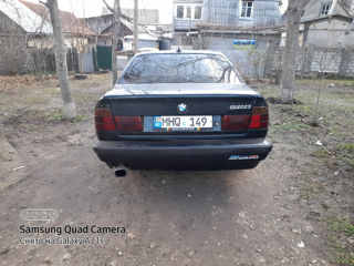 BMW 5 Series foto 2