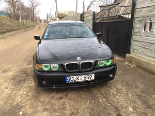 BMW 5 Series foto 1