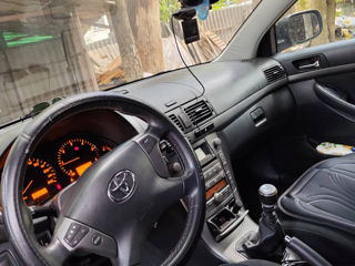 Toyota Avensis foto 10