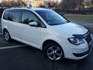 Volkswagen Touran foto 2