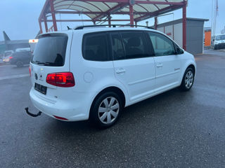 Volkswagen Touran foto 2