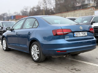 Volkswagen Jetta foto 4