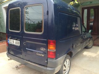 Ford Courier foto 2