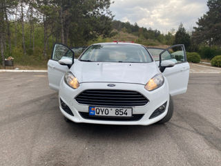 Ford Fiesta foto 1