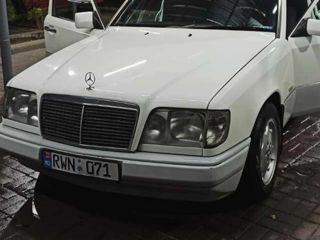 Mercedes E-Class foto 2