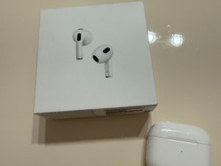 Vând airpods 3rd generation foto 2