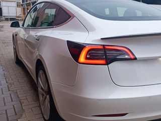 Tesla Model 3 foto 4