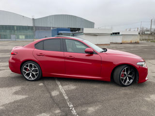 Alfa Romeo Giulia foto 2