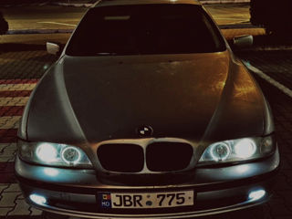 BMW 5 Series foto 2