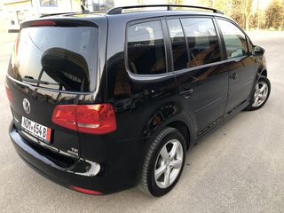 Volkswagen Touran foto 2