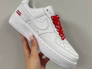 Nike Air Force 1 Low White x Supreme Unisex foto 3