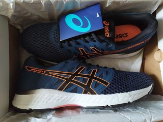 Asics новые кроссовки оригинал . foto 7